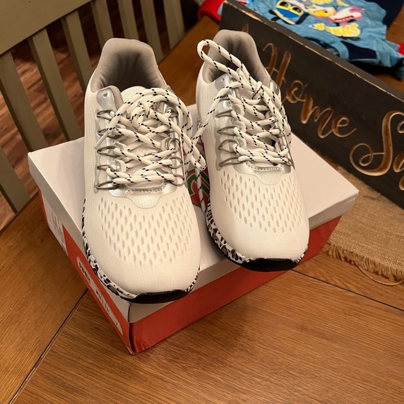 Leopard Bottom Sneakers - Picture 4 of 5